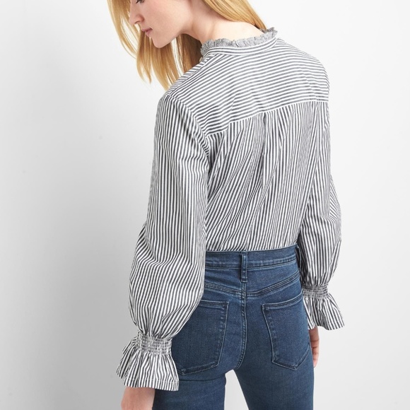 GAP Tops - GAP Poplin smock-sleeve ruffle Button Down shirt S